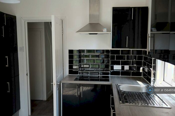 5 Bedroom Semi-Detached House To Rent In Sandhurst Road, Southampton, SO15