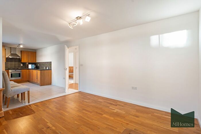 2 Bedroom Flat To Rent In Coppetts Road, Muswell Hill, N10