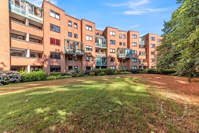 2 Bedroom Flat For Sale In Caswell House, The Crescent, Llandaff, Cardiff, CF5