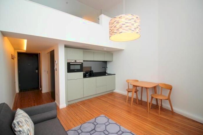 1 Bedroom Flat To Rent In Flat, Mcdonald Road, Edinburgh, EH7