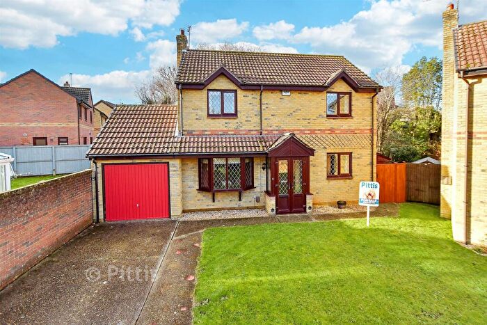 3 Bedroom Detached House For Sale In Fieldfare Road, Carisbrooke, Isle Of Wight, PO30