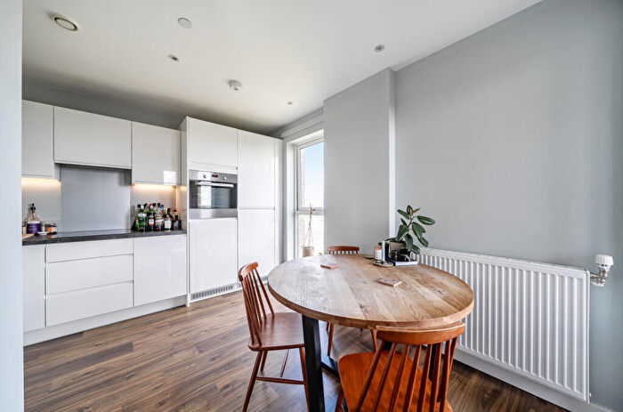 1 Bedroom Apartment For Sale In Dunedin Road, London, E10