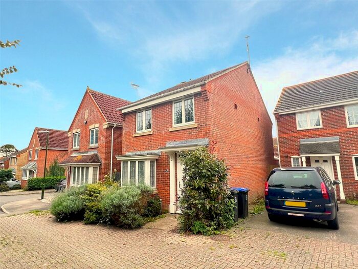 3 Bedroom Detached House To Rent In Hollyacres, Worthing, West Sussex, BN13