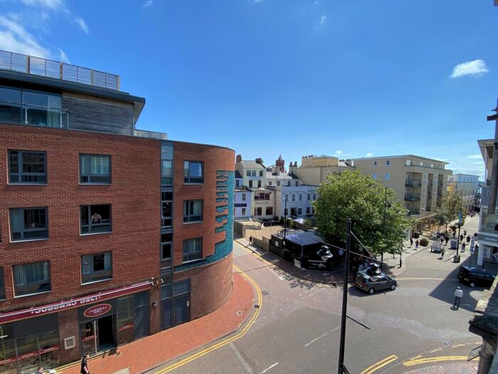 1 Bedroom Flat To Rent In Embassy House, Mermaid Quay, Cardiff Bay, CF10