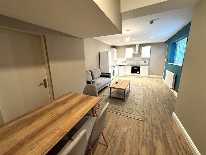 2 Bedroom Apartment To Rent In Hyde Park Villas, Hyde Park, Leeds, LS6