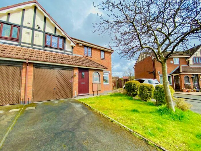 2 Bedroom Flat To Rent In Langland Close, Reddish, Manchester, M19