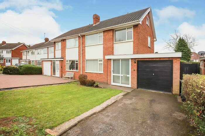 3 Bedroom Semi-Detached House To Rent In Elizabeth Avenue, Wolverhampton, WV4