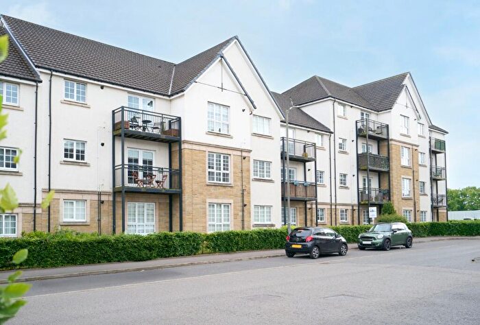 2 Bedroom Apartment To Rent In Crown Crescent, Larbert, FK5