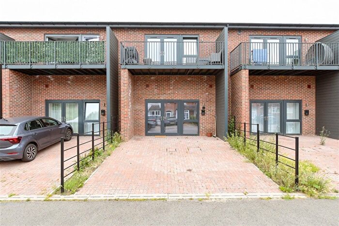 1 Bedroom Flat For Sale In St. John's Road, Redhill, Surrey, RH1
