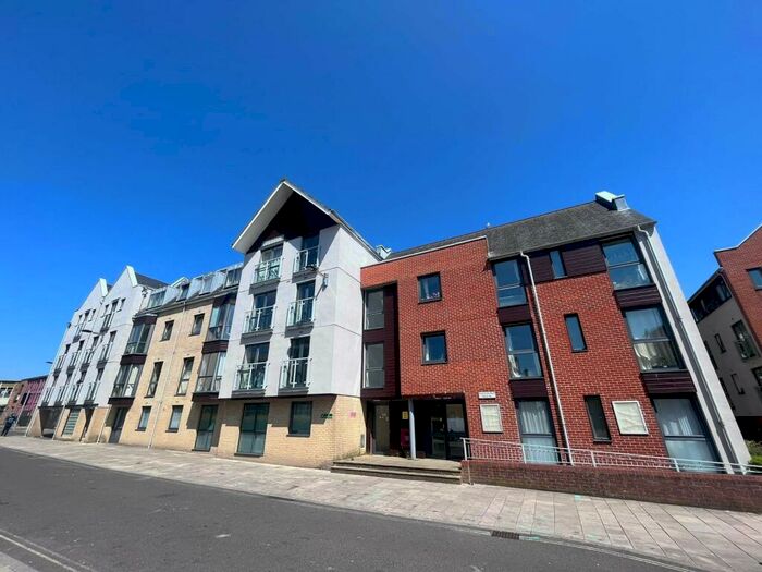 1 Bedroom Apartment To Rent In Polymond House Castle Way., SO14