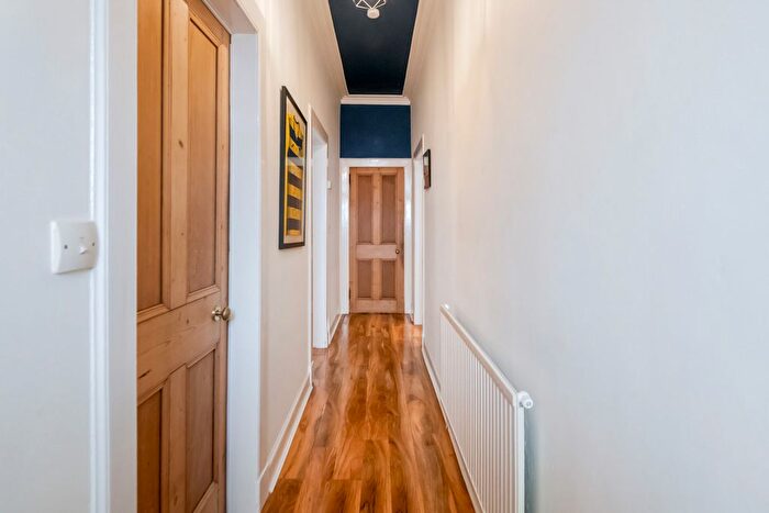 1 Bedroom Flat For Sale In Victoria Terrace, Dunfermline, KY12