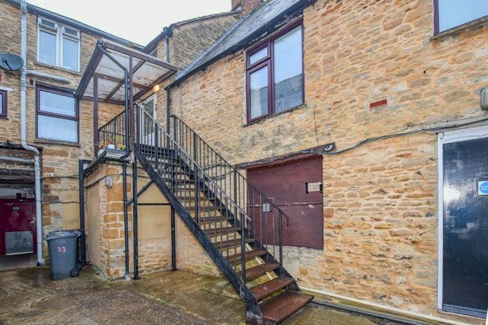 2 Bedroom Flat To Rent In Market Place, Brackley, Northamptonshire, NN13