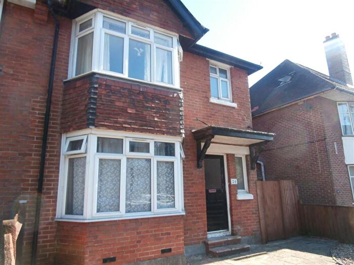 4 Bedroom Semi-Detached House To Rent In Henstead Road, Southampton, SO15