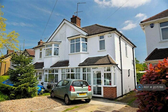 3 Bedroom Semi-Detached House To Rent In Auckland Road, Potters Bar, EN6