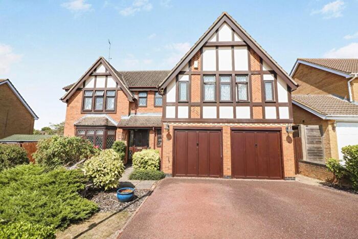 5 Bedroom Detached House For Sale In Carmarthen Way, Rushden, NN10