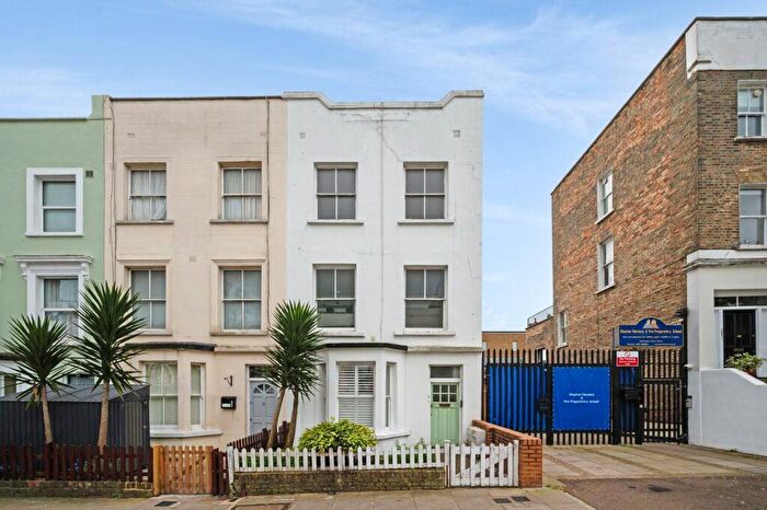 2 Bedroom Flat For Sale In Grafton Terrace, Kentish Town, NW5