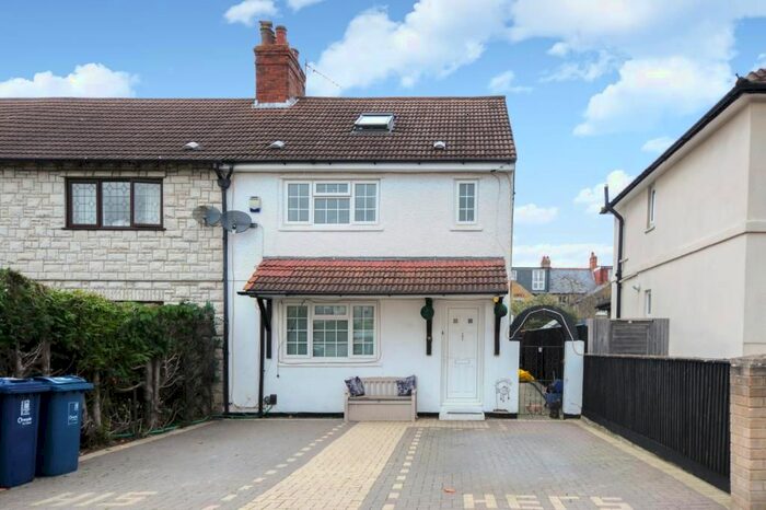 4 Bedroom Semi Detached House For Sale In Swinburne Road, East Oxford, OX4
