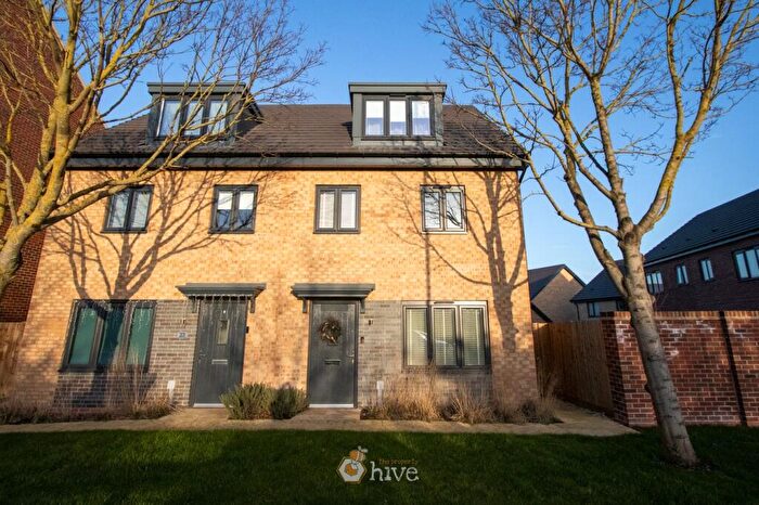 3 Bedroom Semi Detached House For Sale In Turnstone Drive, Lakeside, Doncaster, DN4