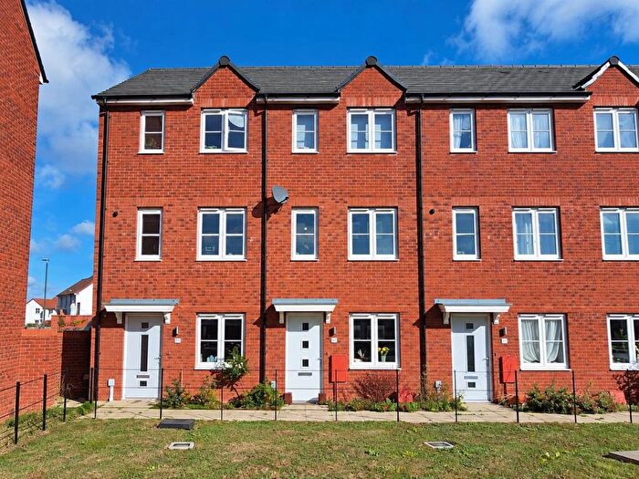 3 Bedroom End Of Terrace House For Sale In Great Oldbury Drive, Great Oldbury, Stonehouse, GL10