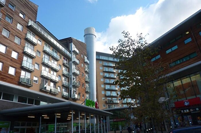2 Bedroom Flat To Rent In Hamlyn House, Feltham, Middlesex, TW13