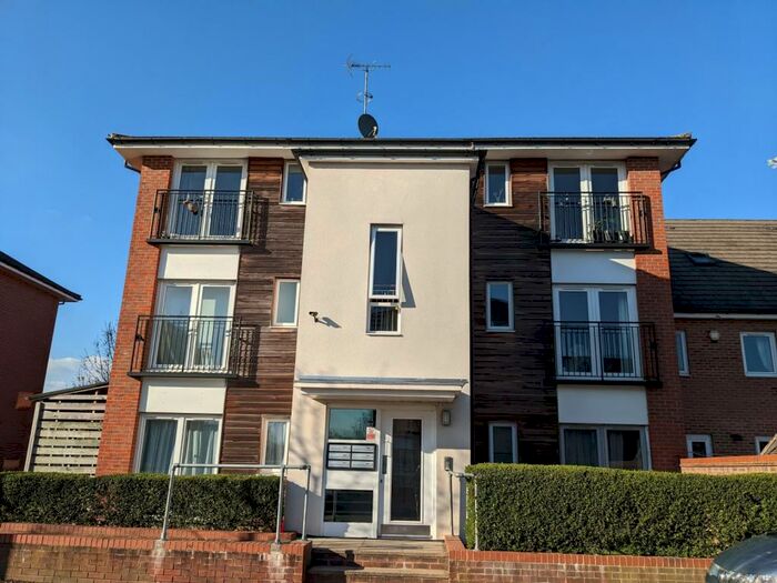 2 Bedroom Apartment To Rent In Meadow Way, Amersham Road, Caversham, Reading, RG4