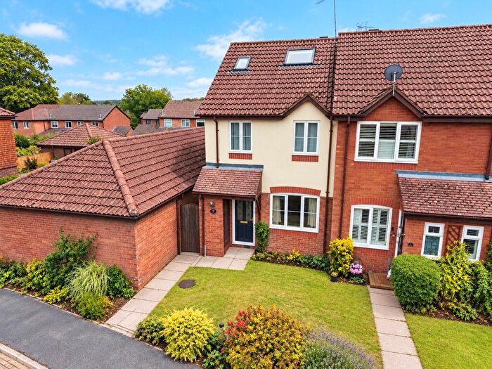 3 Bedroom End Of Terrace House To Rent In Blue Timbers Close, Bordon, Hampshire, GU35