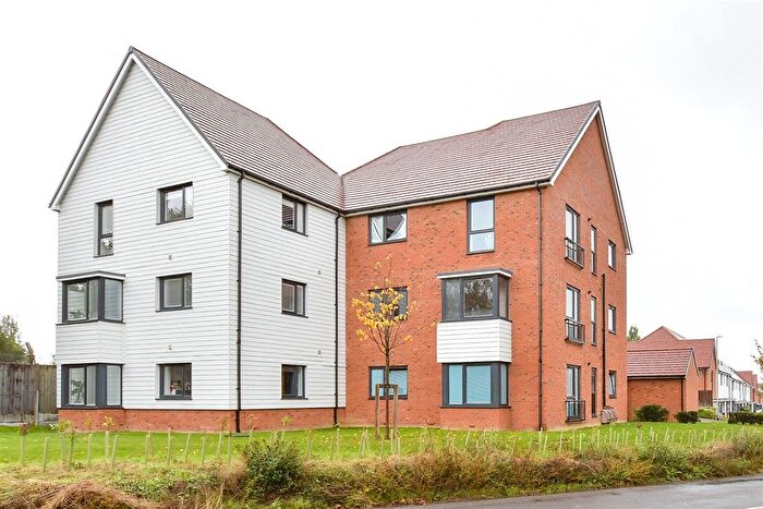 2 Bedroom Flat For Sale In Smedley Road, Faversham, Kent, ME13