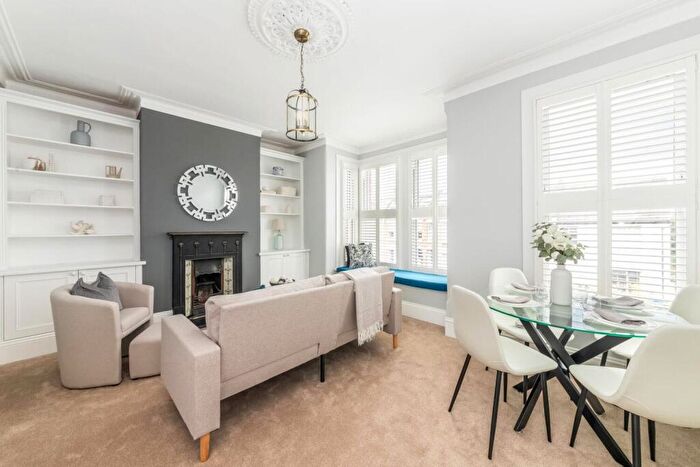 3 Bedroom Maisonette For Sale In Dunstans Road, East Dulwich, London, SE22
