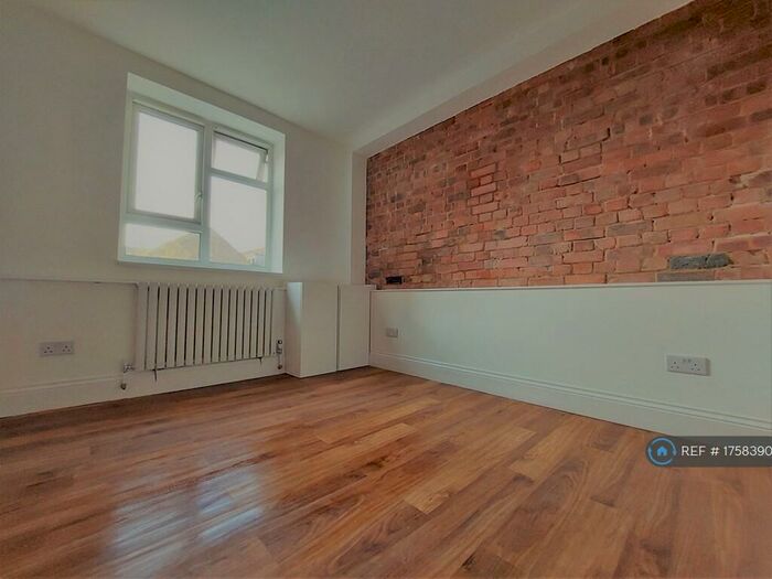 2 Bedroom Flat To Rent In Mount Pleasant Lane, London, E5
