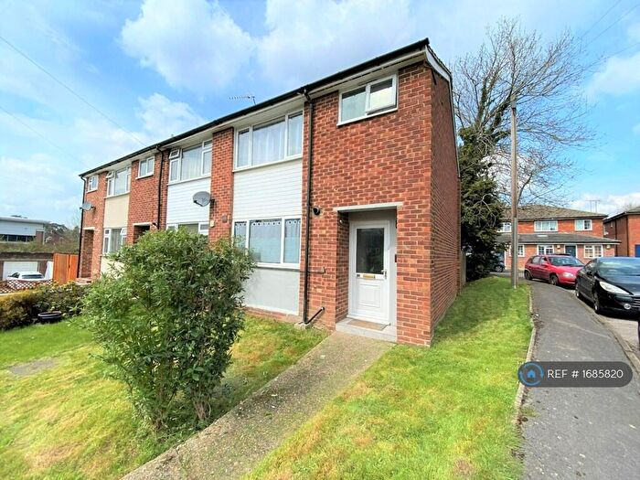3 Bedroom End Of Terrace House To Rent In Tanhouse Lane, Wokingham, RG41