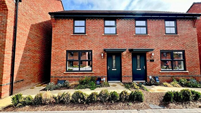 3 Bedroom Semi-Detached House To Rent In Pyrus Grove, Swindon, SN1