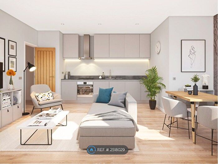 1 Bedroom Flat To Rent In Bellfield Road, High Wycombe, HP13