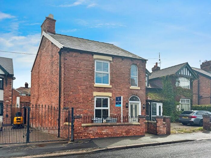 2 Bedroom Detached House For Sale In Nantwich Road, Middlewich, Cheshire, CW10