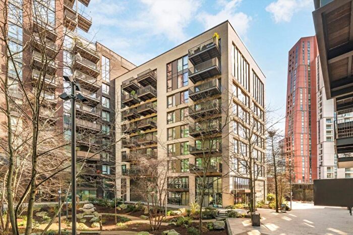 1 Bedroom Flat For Sale In Ace Way, Battersea, SW11