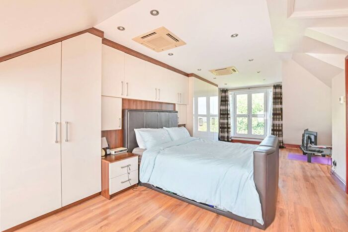5 Bedroom Semi-Detached House For Sale In Peter Avenue, Willesden Green, London, NW10