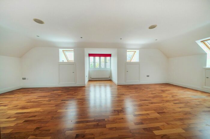 2 Bedroom Flat To Rent In Lansdowne Road, Bromley, BR1