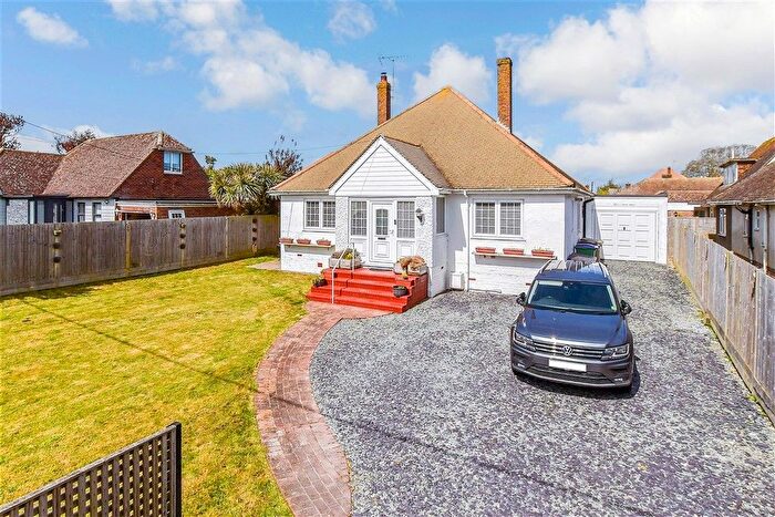 4 Bedroom Detached Bungalow For Sale In Kingsway, Dymchurch, Romney Marsh, Kent, TN29