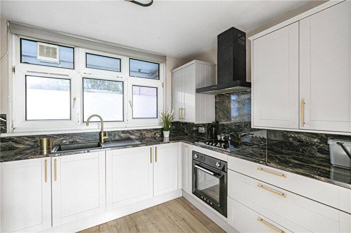 1 Bedroom Flat To Rent In Woking Close, London, SW15