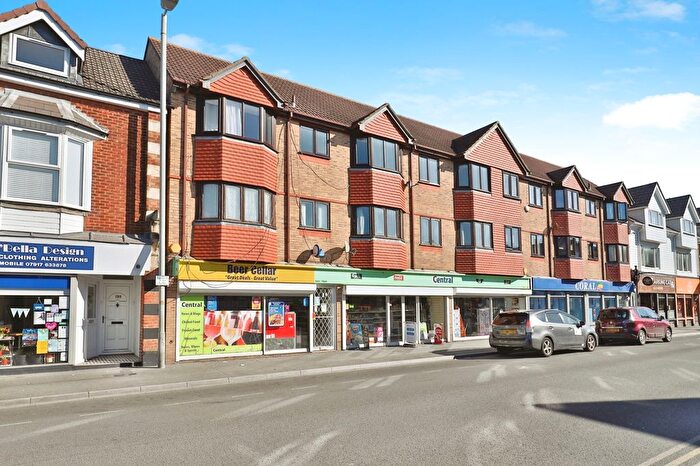 2 Bedroom Flat For Sale In Parkstone, Poole, Dorset, BH12
