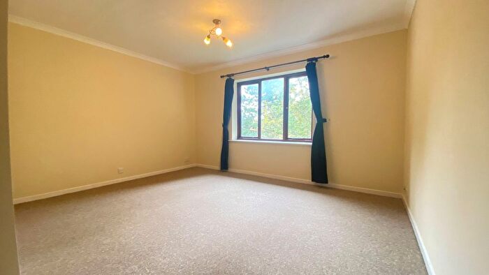 1 Bedroom Flat To Rent In Turnpike Lane, Uxbridge, UB10