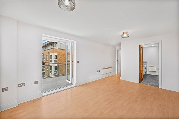 2 Bedroom Flat For Sale In St. Davids Square, Cubitt Town, E14