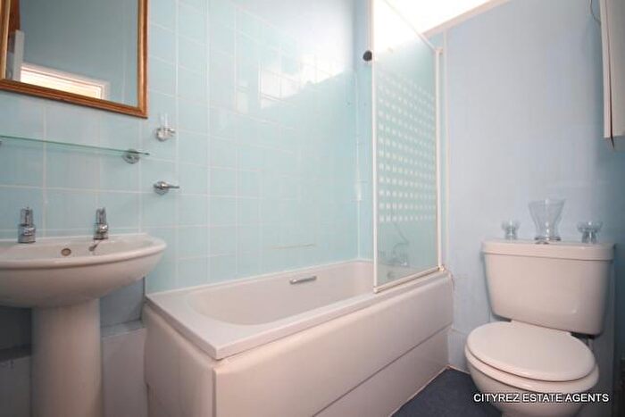 2 Bedroom Apartment To Rent In Foreshore, Deptford, SE8