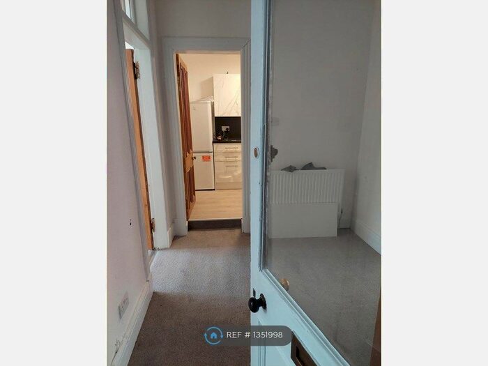 2 Bedroom Flat To Rent In Alexandra Parade, Glasgow, G31