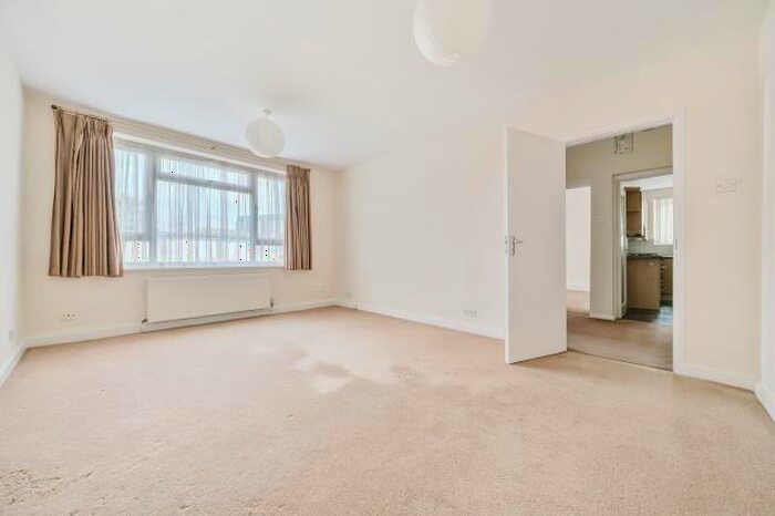 1 Bedroom Apartment To Rent In Alexandra Grove, North Finchley, N12