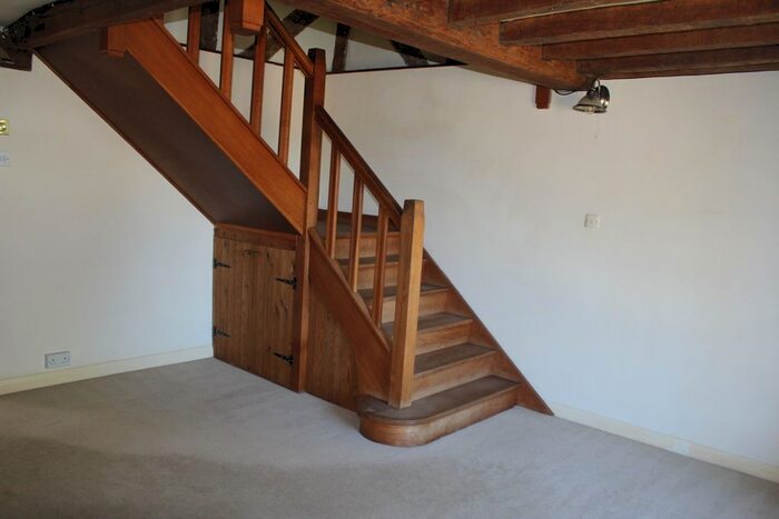 5 Bedroom Farmhouse To Rent In Knowle Lane, Cranleigh, GU6