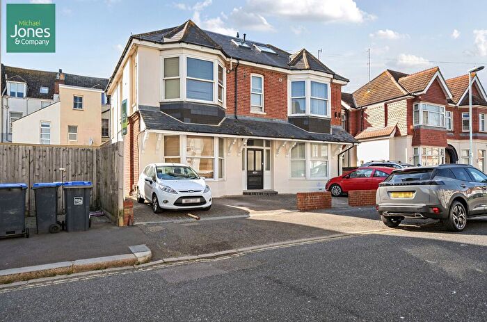 Studio To Rent In Queens Road, Worthing, West Sussex, BN11