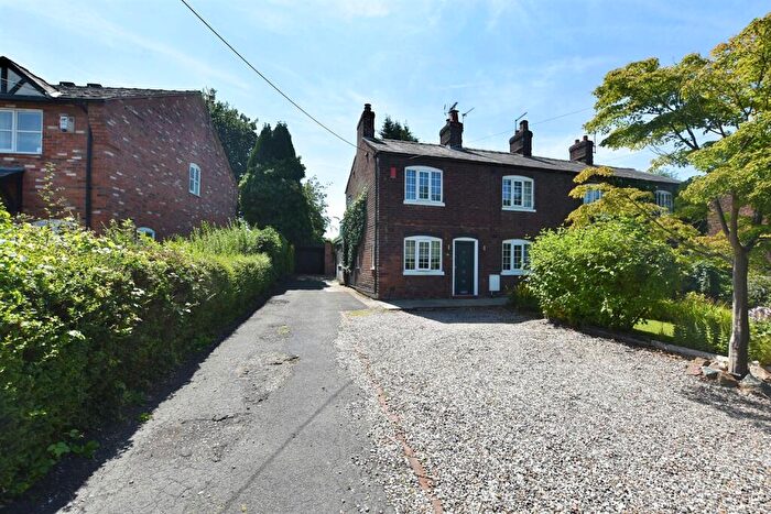 3 Bedroom Semi-Detached House For Sale In Middlewich Road, Holmes Chapel, CW4