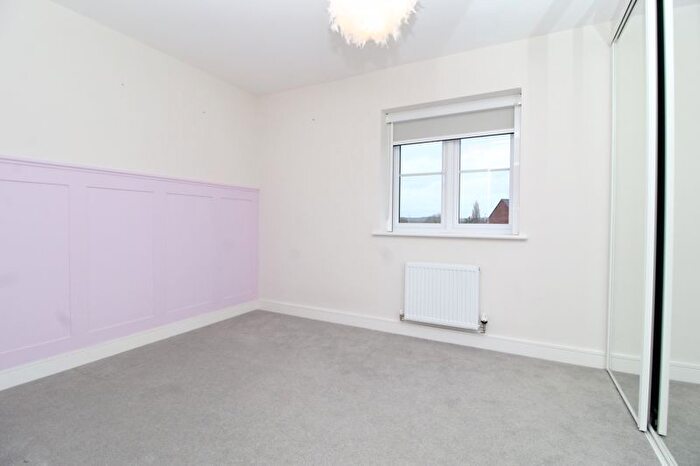 3 Bedroom Terraced House For Sale In Pintail Circle, Biddenham, MK40