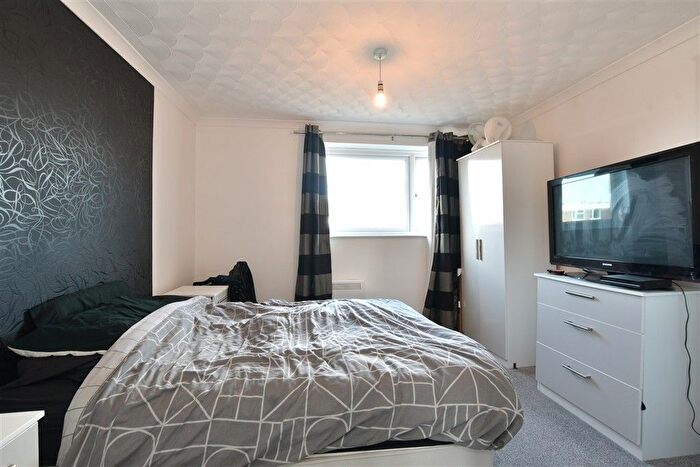 2 Bedroom Maisonette For Sale In Parry Close, Stanford Le Hope, Essex, SS17