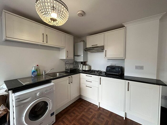 2 Bedroom Flat To Rent In Robinwood Grove, UB8